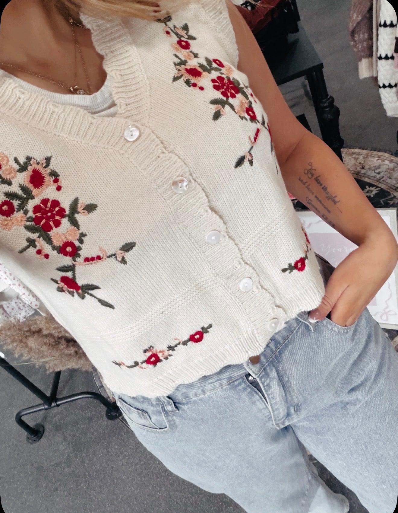 Vintage Floral Embroidered Button-Up Knit Vest: Apricot