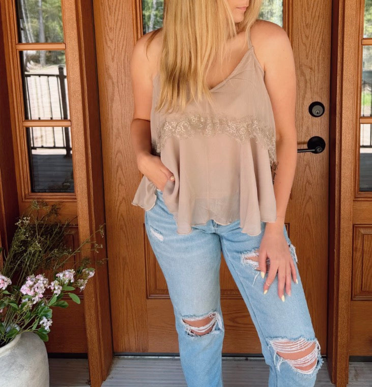 LACE TRIMMED V-NECK LAYOR CAMISOLE TOP: Beige