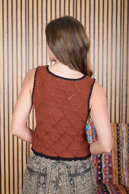 CONTRAST STITCH CROCHET KNIT FRONT TIE VEST: NATURAL