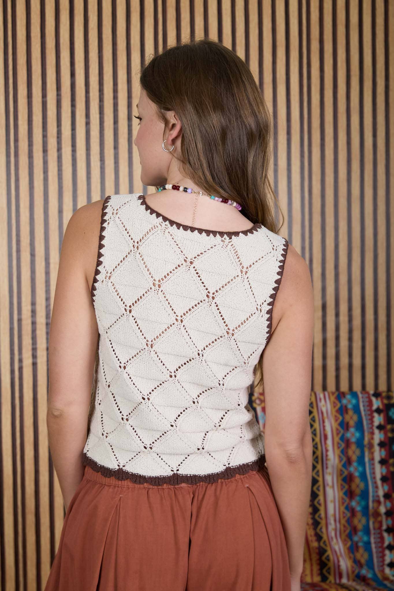 CONTRAST STITCH CROCHET KNIT FRONT TIE VEST: NATURAL