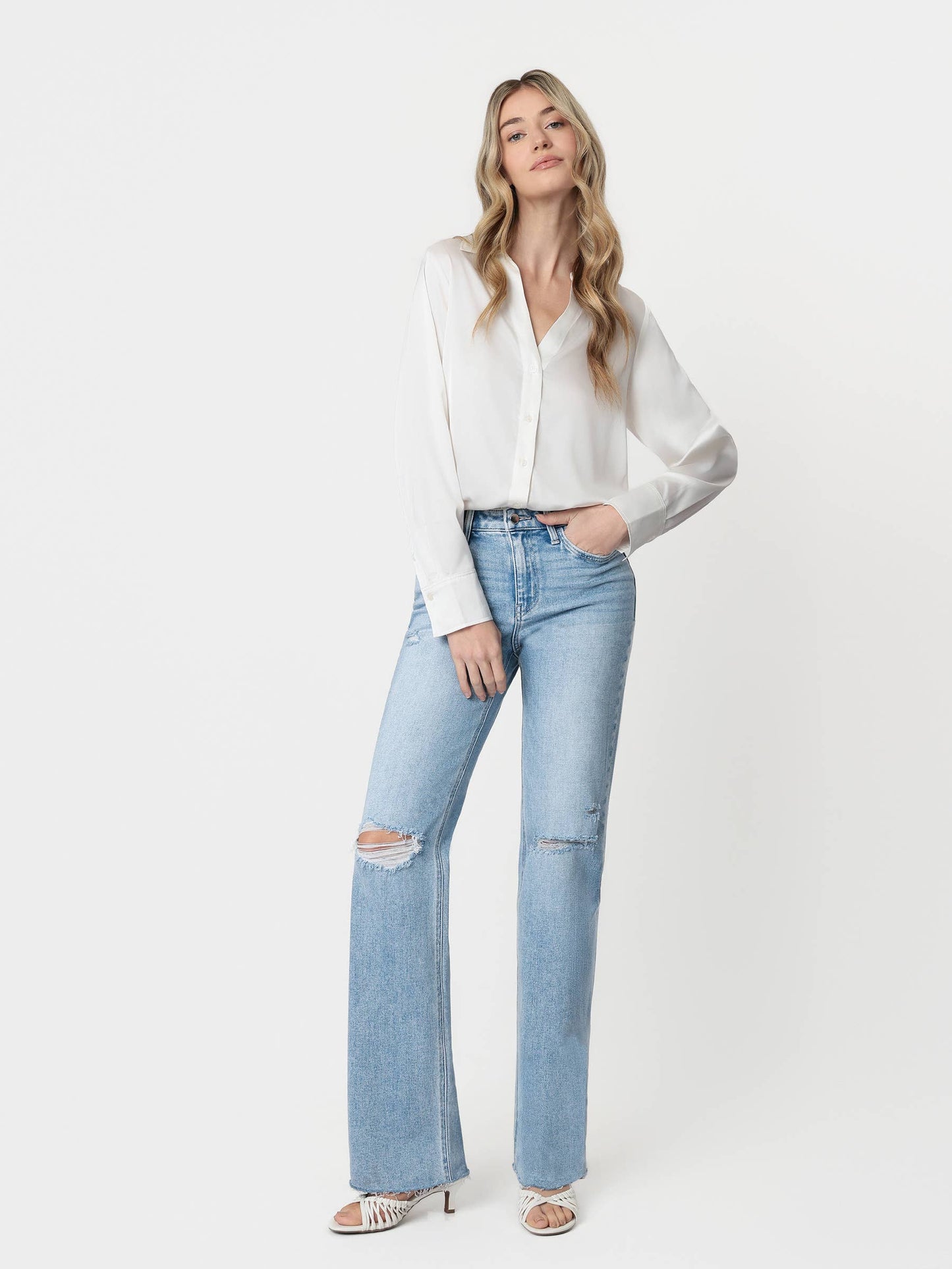 HIGH RISE LIGHT WASH DISTRESSED SLIM WIDE JEANS F5781: DEXTERITY / 25