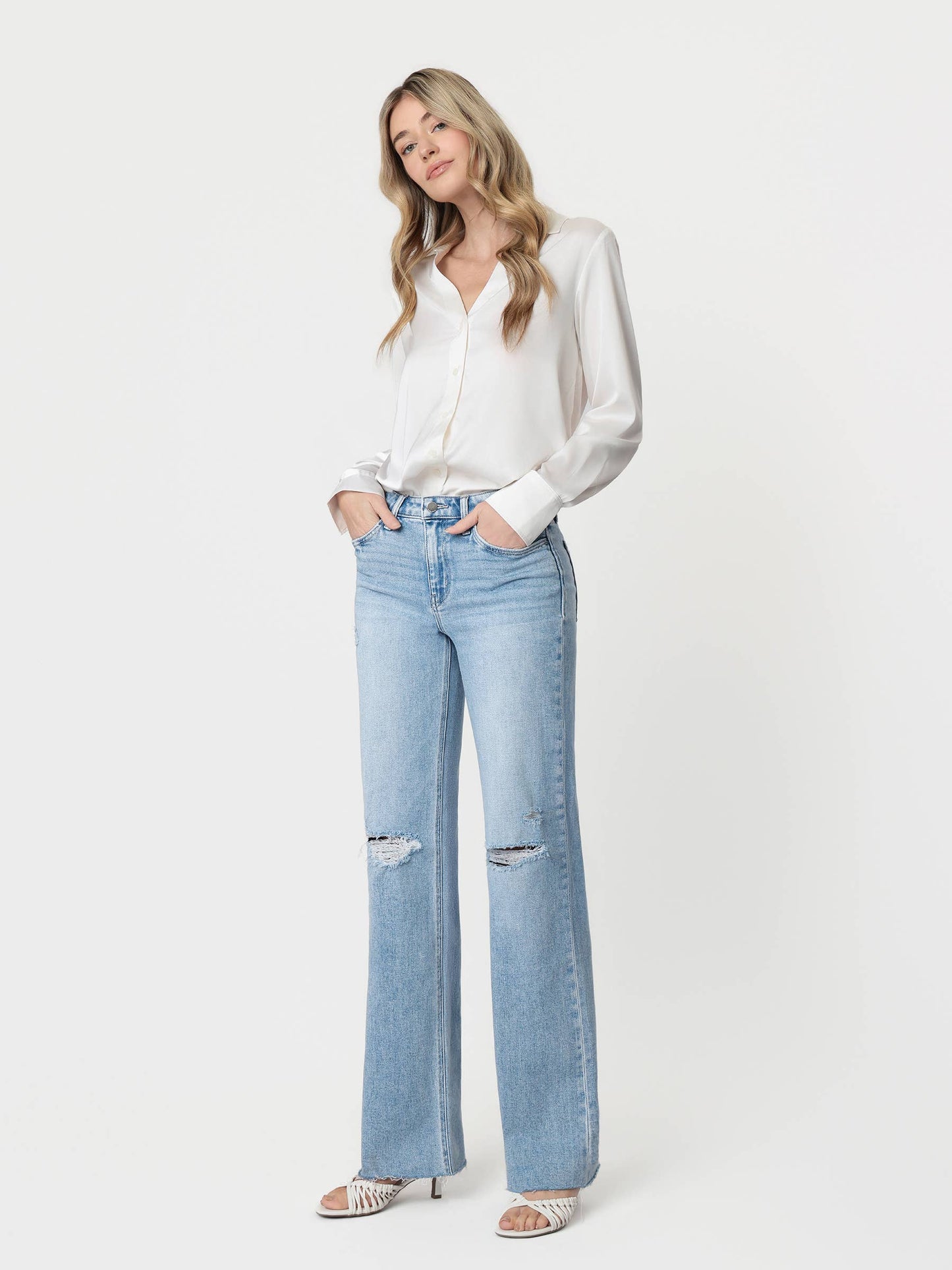 HIGH RISE LIGHT WASH DISTRESSED SLIM WIDE JEANS F5781: DEXTERITY / 25