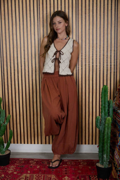 CONTRAST STITCH CROCHET KNIT FRONT TIE VEST: NATURAL